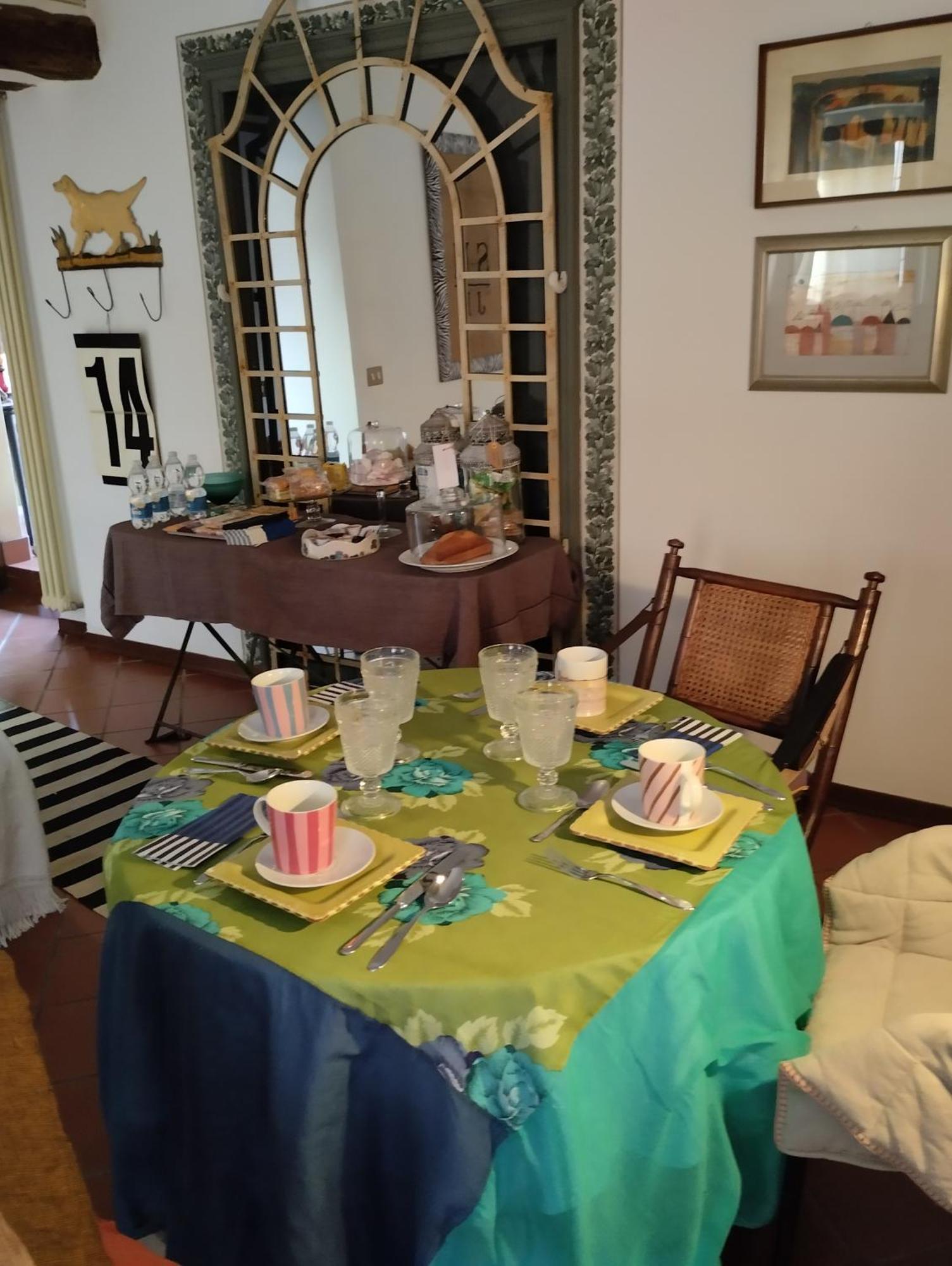 Il Cortiletto Bed and Breakfast Quartiano Buitenkant foto